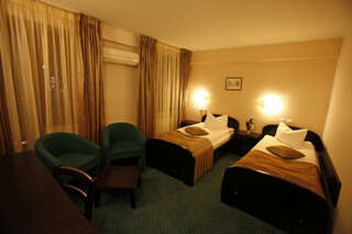 Отель Hotel Arges Pitesti Питешти Стандартный двухместный номер с 2 отдельными кроватями-6