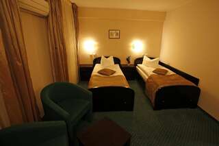 Отель Hotel Arges Pitesti Питешти Стандартный двухместный номер с 2 отдельными кроватями-1
