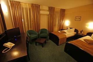 Отель Hotel Arges Pitesti Питешти Стандартный двухместный номер с 2 отдельными кроватями-2