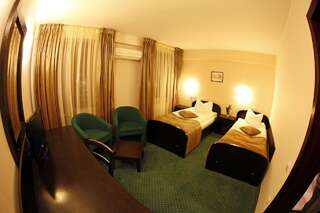 Отель Hotel Arges Pitesti Питешти Стандартный двухместный номер с 2 отдельными кроватями-3